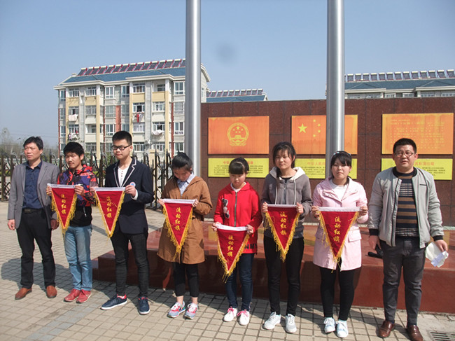 张店中学举行"文明寝室"流动红旗颁奖仪式